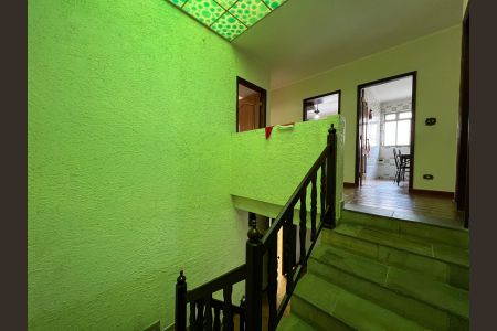 Casa para alugar com 320m², 4 quartos e 4 vagas Casa para alugar com 320m², 4 quartos e 4 vagasEscada