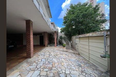 Casa para alugar com 320m², 4 quartos e 4 vagas Casa para alugar com 320m², 4 quartos e 4 vagasGaragem
