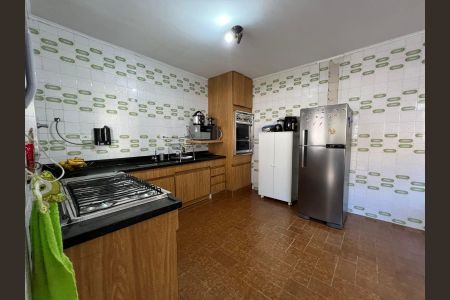 Casa para alugar com 320m², 4 quartos e 4 vagas Casa para alugar com 320m², 4 quartos e 4 vagasCozinha