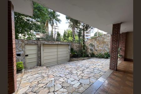 Casa para alugar com 320m², 4 quartos e 4 vagas Casa para alugar com 320m², 4 quartos e 4 vagasGaragem