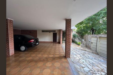 Casa para alugar com 320m², 4 quartos e 4 vagas Casa para alugar com 320m², 4 quartos e 4 vagasGaragem