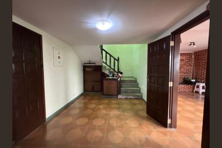 Casa para alugar com 320m², 4 quartos e 4 vagas Casa para alugar com 320m², 4 quartos e 4 vagasCorredor