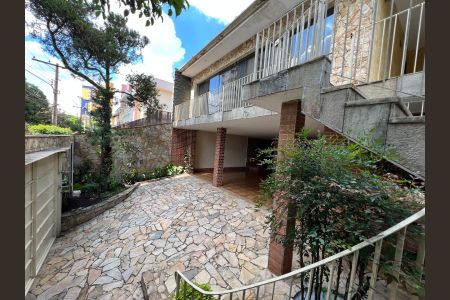 Casa para alugar com 320m², 4 quartos e 4 vagas Casa para alugar com 320m², 4 quartos e 4 vagasÁrea Externa