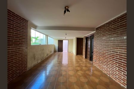 Casa para alugar com 320m², 4 quartos e 4 vagas Casa para alugar com 320m², 4 quartos e 4 vagasÁrea de Serviço