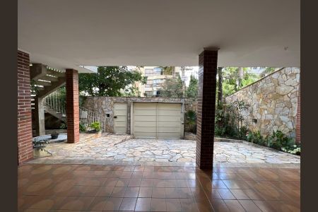 Casa para alugar com 320m², 4 quartos e 4 vagas Casa para alugar com 320m², 4 quartos e 4 vagasGaragem