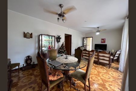 Casa para alugar com 320m², 4 quartos e 4 vagas Casa para alugar com 320m², 4 quartos e 4 vagasSala