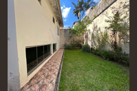 Casa para alugar com 320m², 4 quartos e 4 vagas Casa para alugar com 320m², 4 quartos e 4 vagasÁrea Externa