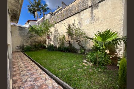 Casa para alugar com 320m², 4 quartos e 4 vagas Casa para alugar com 320m², 4 quartos e 4 vagasÁrea Externa