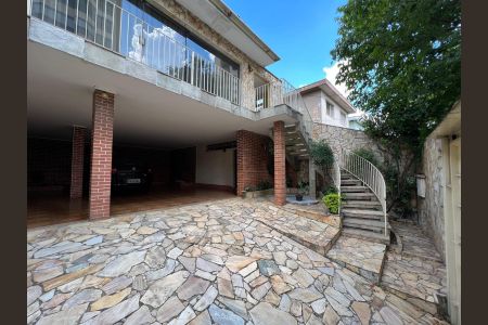 Casa para alugar com 320m², 4 quartos e 4 vagas Casa para alugar com 320m², 4 quartos e 4 vagasÁrea Externa