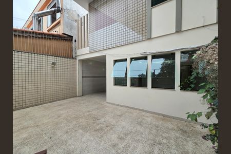 Garagem de casa à venda com 3 quartos, 160m² em Indianópolis, São Paulo