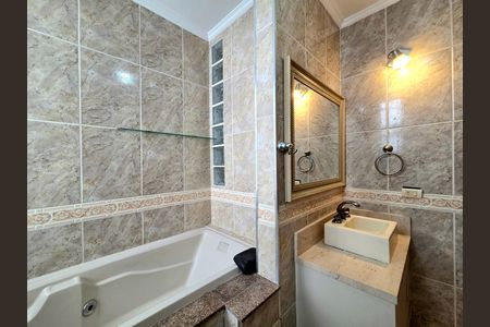Banheiro da Suíte de casa à venda com 3 quartos, 160m² em Indianópolis, São Paulo