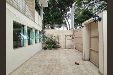 Garagem de casa à venda com 3 quartos, 160m² em Indianópolis, São Paulo