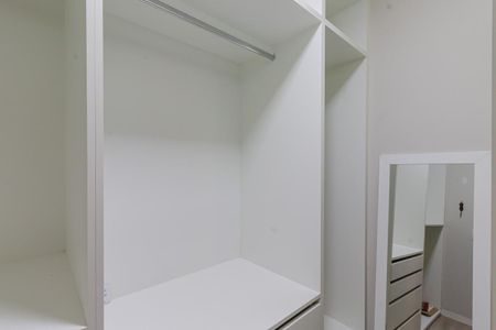 Apartamento à venda com 98m², 3 quartos e 1 vaga Apartamento à venda com 98m², 3 quartos e 1 vagaCloset da suíte