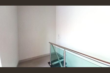 Apartamento à venda com 115m², 2 quartos e 2 vagas Apartamento à venda com 115m², 2 quartos e 2 vagasEscada