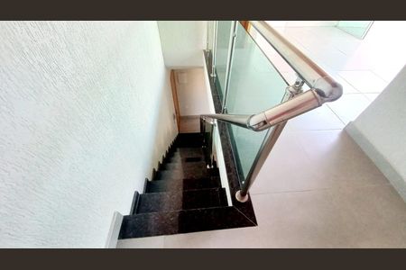 Escada de apartamento para alugar com 2 quartos, 115m² em Vila Valparaíso, Santo André