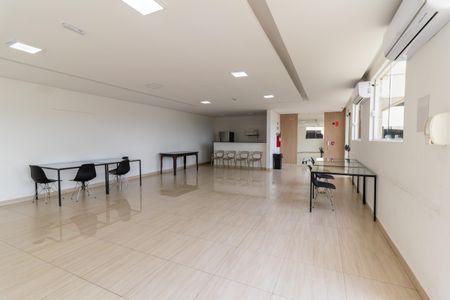 Apartamento para alugar com 44m², 2 quartos e 1 vaga Apartamento para alugar com 44m², 2 quartos e 1 vagaÁrea comum - Salão de festas
