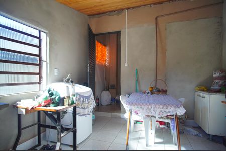 Casa à venda com 180m², 2 quartos e 1 vagaÁrea de Serviço