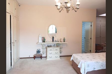 Casa à venda com 328m², 4 quartos e 4 vagas