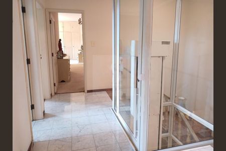Casa à venda com 328m², 4 quartos e 4 vagas