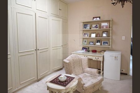 Casa à venda com 328m², 4 quartos e 4 vagas