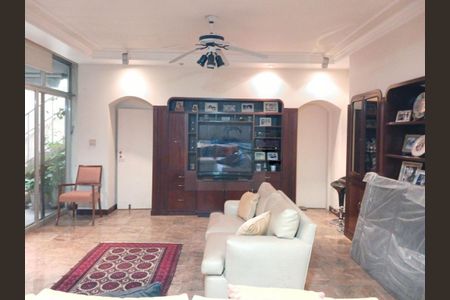 Casa à venda com 328m², 4 quartos e 4 vagas