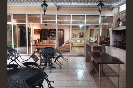Casa à venda com 328m², 4 quartos e 4 vagas
