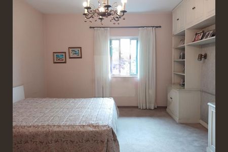 Casa à venda com 328m², 4 quartos e 4 vagas