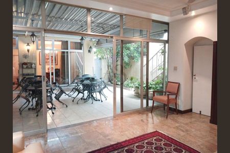 Casa à venda com 328m², 4 quartos e 4 vagas