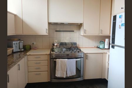 Casa à venda com 328m², 4 quartos e 4 vagas