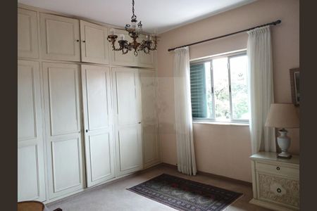 Casa à venda com 328m², 4 quartos e 4 vagas