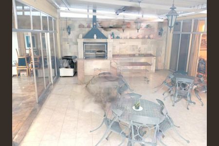 Casa à venda com 328m², 4 quartos e 4 vagas