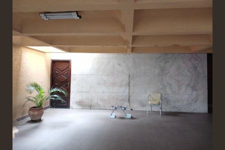 Casa à venda com 328m², 4 quartos e 4 vagas