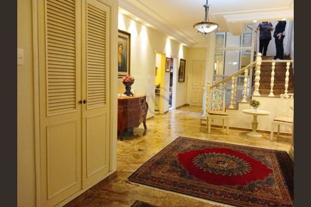 Casa à venda com 328m², 4 quartos e 4 vagas