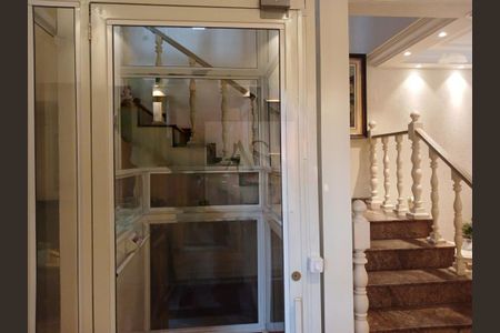 Casa à venda com 328m², 4 quartos e 4 vagas