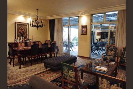 Casa à venda com 328m², 4 quartos e 4 vagas