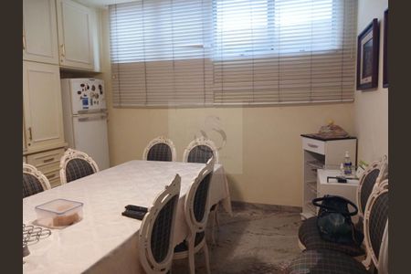 Casa à venda com 328m², 4 quartos e 4 vagas