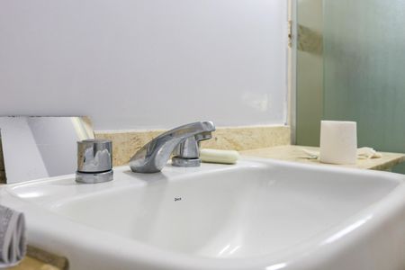 Apartamento à venda com 100m², 2 quartos e 2 vagasBanheiro da Suíte 1