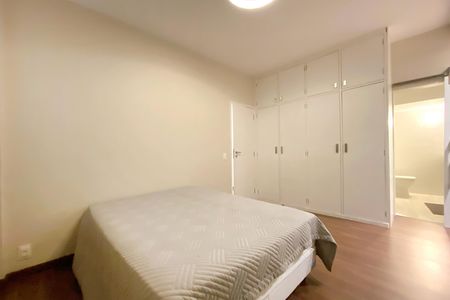 Apartamento para alugar com 240m², 4 quartos e 2 vagas Apartamento para alugar com 240m², 4 quartos e 2 vagasSuite 2