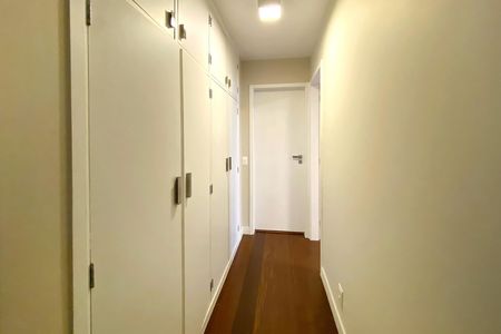 Apartamento para alugar com 240m², 4 quartos e 2 vagas Apartamento para alugar com 240m², 4 quartos e 2 vagasCorredor