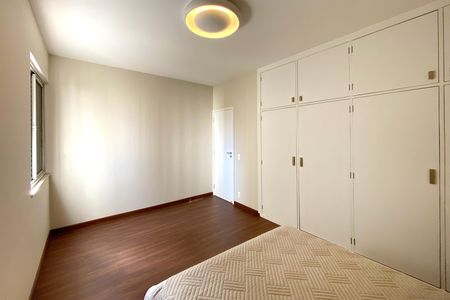 Apartamento para alugar com 240m², 4 quartos e 2 vagas Apartamento para alugar com 240m², 4 quartos e 2 vagasQuarto 4