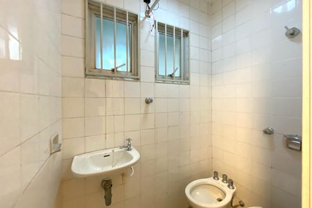 Apartamento para alugar com 240m², 4 quartos e 2 vagas Apartamento para alugar com 240m², 4 quartos e 2 vagasBanheiro de serviço