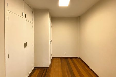 Apartamento para alugar com 240m², 4 quartos e 2 vagas Apartamento para alugar com 240m², 4 quartos e 2 vagasQuarto de Serviço