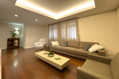 Apartamento para alugar com 240m², 4 quartos e 2 vagas Apartamento para alugar com 240m², 4 quartos e 2 vagasSala
