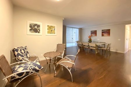 Apartamento para alugar com 240m², 4 quartos e 2 vagas Apartamento para alugar com 240m², 4 quartos e 2 vagasSala de Jantar
