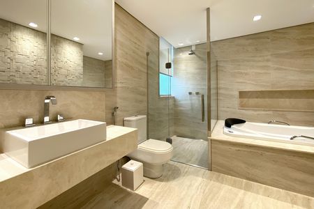 Apartamento para alugar com 240m², 4 quartos e 2 vagas Apartamento para alugar com 240m², 4 quartos e 2 vagasBanheiro da Suíte 1