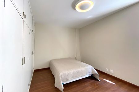 Apartamento para alugar com 240m², 4 quartos e 2 vagas Apartamento para alugar com 240m², 4 quartos e 2 vagasQuarto 4
