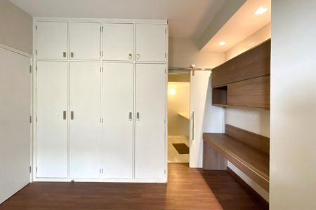 Apartamento para alugar com 240m², 4 quartos e 2 vagas Apartamento para alugar com 240m², 4 quartos e 2 vagasSuite 2
