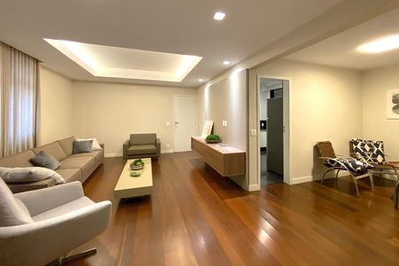 Apartamento para alugar com 240m², 4 quartos e 2 vagas Apartamento para alugar com 240m², 4 quartos e 2 vagasSala