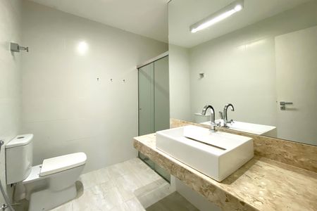 Apartamento para alugar com 240m², 4 quartos e 2 vagas Apartamento para alugar com 240m², 4 quartos e 2 vagasBanheiro