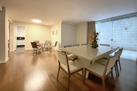 Apartamento para alugar com 240m², 4 quartos e 2 vagas Apartamento para alugar com 240m², 4 quartos e 2 vagasSala de Jantar